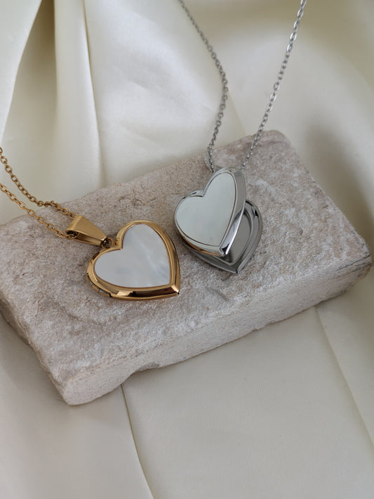 Collar relicario con madre perla "ÁMARA"